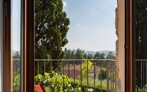 Villa Fracassini: Fabriek, Lucht, Eigendom, Wolk, Plantkunde, Schaduw, Gebouw, Hout, Verlichting