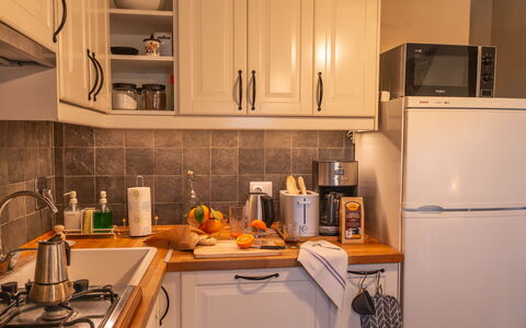 Il Pigionale: Toestel Van De Keuken, Keuken, Countertop, Major Appliance, Cabinetry, Meubilair, Huishoudapparatuur, Small Appliance, Interieur Ontwerp, Fornuis