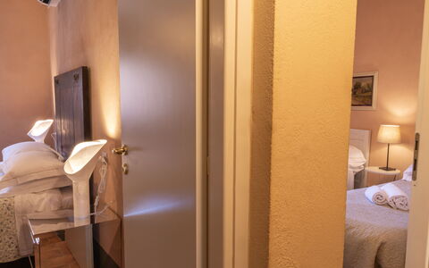 Il Pigionale: Interieur Ontwerp, Muur, Meubilair, Verdieping, Slaapkamer, Bed, Hout, Flooring, Laken, Kamer