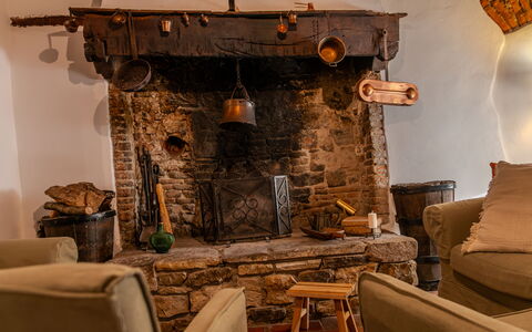 Casa Di Vignolo: Meubilair, Hout, Interieur Ontwerp, Verlichting, Woonkamer, Kamer, Stoel, Haard, Hardwood, Natuurlijk Materiaal