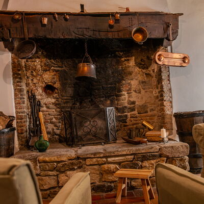 Casa Di Vignolo: Meubilair, Hout, Interieur Ontwerp, Verlichting, Woonkamer, Kamer, Stoel, Haard, Hardwood, Natuurlijk Materiaal