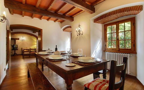 Villa Acacia: Eigendom, Kamer, Gebouw, Plafond, Interieur Ontwerp, Meubilair, Eetkamer, Onroerend Goed, Huis, Tafel