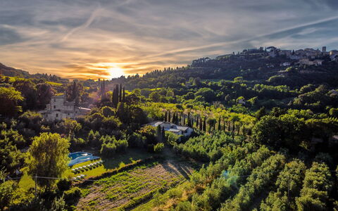 Villa Ardene: Wolk, Lucht, Atmosfeer, Fabriek, Natuurlijk Landschap, Zonlicht, Boom, Schemer, Afterglow, Landschap