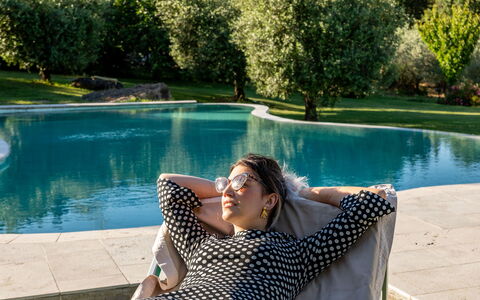 Villa Ardene: Water, Fabriek, Zwembad, Groen, Blad, Plantkunde, Buitenmeubels, Boom, Zonlicht, Gras