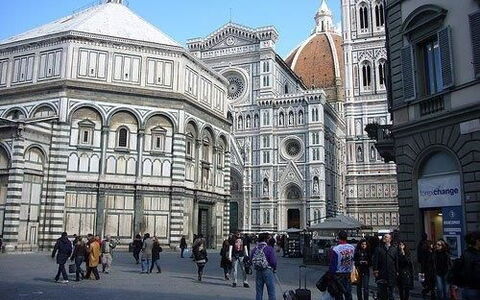 Residenza Monna Lisa: Gebouw, Architectuur, Landmark, Stad,  Dorf\, Menselijke Nederzetting, Doopkapel, Stadsplein, Lucht