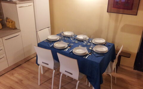 Residenza Monna Lisa: Kamer, Tafel, Eigendom, Meubilair, Eetkamer, Verdieping, Hardwood, Tafelkleed, Interieur Ontwerp, Stoel