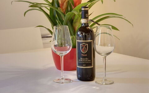 Residenza Monna Lisa: Fles, Drinken, Glazen Fles, Barware, Rode Wijn, Wijnfles, Alcoholische Drank, Likeur, Wijn, Glas