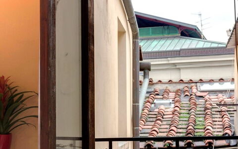 Residenza Monna Lisa: Gebouw, Architectuur, Venster, Balkon, Facade