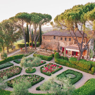 Villa Le Corti: Bloem, Tuin, Struik, Groundcover, De Lente, Landscaping, Botanische Tuin, Backyard, Hacienda