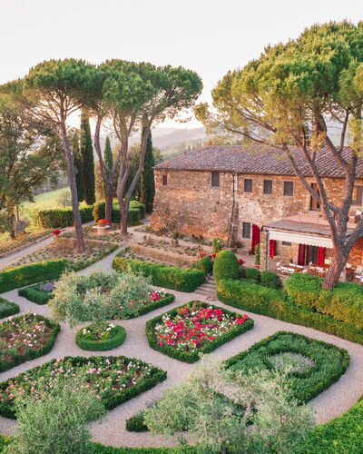 Villa Le Corti: Bloem, Tuin, Struik, Groundcover, De Lente, Landscaping, Botanische Tuin, Backyard, Hacienda