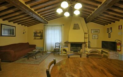 Tulipano: Kamer, Eigendom, Gebouw, Plafond, Interieur Ontwerp, Meubilair, Onroerend Goed, Verdieping, Zolder, Woonkamer