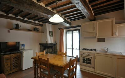 Rosa: Kamer, Eigendom, Gebouw, Meubilair, Plafond, Keuken, Interieur Ontwerp, Straal, Huis, Verdieping