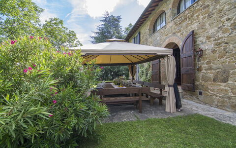 Villa Flora: Eigendom, Onroerend Goed, Huis, Gebouw, Tuin, Plantkunde, Werf, Landgoed, Gras, Huis