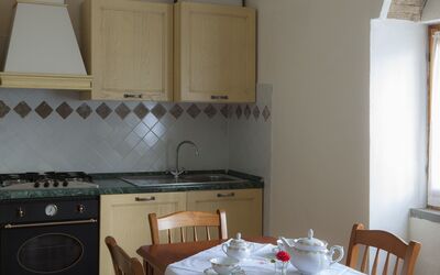 Borgo Cappella 4: Kamer, Eigendom, Keuken, Meubilair, Gebouw, Huis, Cabinetry, Interieur Ontwerp, Major Appliance, Verdieping