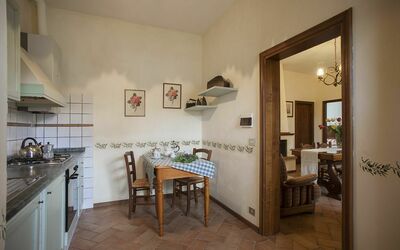 Corte Cappella 2: Eigendom, Kamer, Gebouw, Meubilair, Verdieping, Interieur Ontwerp, Huis, Plafond, Onroerend Goed, Keuken