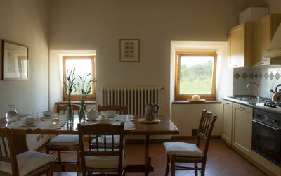 Alba Proneta 2: Kamer, Meubilair, Eigendom, Interieur Ontwerp, Eetkamer, Gebouw, Tafel, Huis, Keuken, Huis