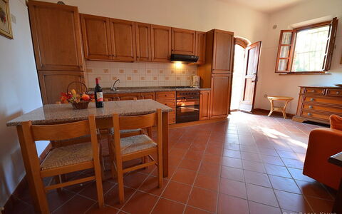 Agriturismo Il Gattero: Kamer, Meubilair, Eigendom, Gebouw, Verdieping, Interieur Ontwerp, Cabinetry, Huis, Hardwood, Keuken
