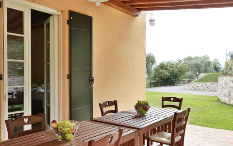 Santo Stefano 10: Eigendom, Kamer, Gebouw, Meubilair, Huis, Onroerend Goed, Veranda, Interieur Ontwerp, Tafel, Huis