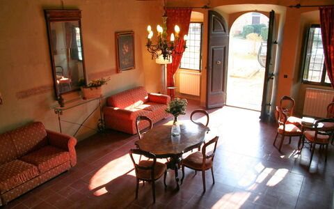 Villa Sieve: Kamer, Eigendom, Gebouw, Huis, Interieur Ontwerp, Verdieping, Woonkamer, Meubilair, Onroerend Goed, Tafel