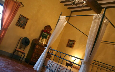 Villa Sieve: Trap, Kamer, Huis, Leuning, Gebouw, Architectuur, Plafond, Interieur Ontwerp, Baluster