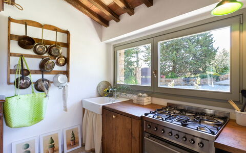 Villa Melinda: Kamer, Eigendom, Countertop, Gebouw, Meubilair, Plafond, Interieur Ontwerp, Huis, Keuken, Huis