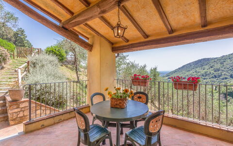 Villa Mastiano: Eigendom, Onroerend Goed, Gebouw, Kamer, Huis, Meubilair, Patio, Huis, Backyard, Veranda