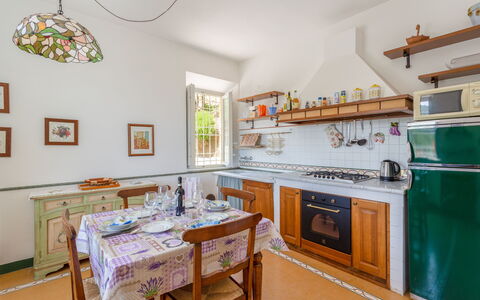 Villa Mastiano: Eigendom, Kamer, Keuken, Gebouw, Meubilair, Onroerend Goed, Huis, Interieur Ontwerp, Verdieping, Cabinetry