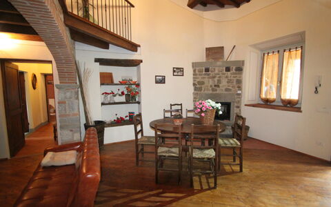 Villa Latera: Kamer, Eigendom, Gebouw, Interieur Ontwerp, Huis, Verdieping, Meubilair, Plafond, Eetkamer, Zolder