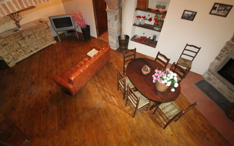 Villa Latera: Verdieping, Houten Vloer, Hardwood, Kamer, Laminaatvloer, Flooring, Woonkamer, Eigendom, Meubilair, Interieur Ontwerp