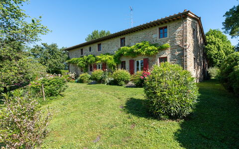 La Forra: Fabriek, Lucht, Venster, Gebouw, Boom, Natuurlijk Landschap, Land Lot, Vegetation, Verblijf, Huis