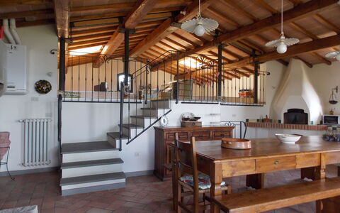 Il Circolo: Gebouw, Kamer, Straal, Zolder, Interieur Ontwerp, Meubilair, Hout, Huis, Verdieping, Hardwood