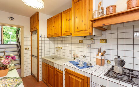 La Ripresa: Eigendom, Kamer, Keuken, Countertop, Gebouw, Cabinetry, Huis, Onroerend Goed, Meubilair, Geel