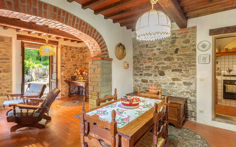 La Ripresa: Eigendom, Kamer, Gebouw, Meubilair, Interieur Ontwerp, Plafond, Onroerend Goed, Huis, Tafel, Woonkamer