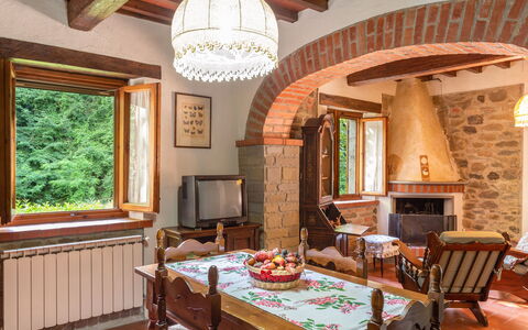 La Ripresa: Plafond, Kamer, Eigendom, Gebouw, Interieur Ontwerp, Meubilair, Huis, Huis, Eetkamer, Tafel