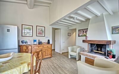 Fornace 1: Kamer, Eigendom, Interieur Ontwerp, Meubilair, Gebouw, Plafond, Woonkamer, Verdieping, Huis, Houten Vloer