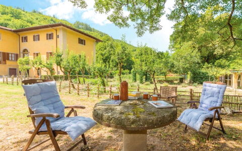 Villa Paola: Eigendom, Natuur, Werf, Backyard, Onroerend Goed, Meubilair, Patio, Tuin, Tafel, Kamer