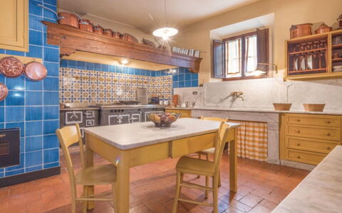 Villa Paola: Eigendom, Kamer, Meubilair, Gebouw, Countertop, Keuken, Cabinetry, Interieur Ontwerp, Onroerend Goed, Tegel