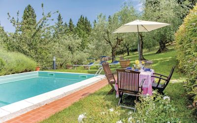 La Casetta: Eigendom, Zwembad, Huis, Onroerend Goed, Backyard, Huis, Gras, Vrije Tijd, Werf, Gazon