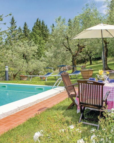 La Casetta: Eigendom, Zwembad, Huis, Onroerend Goed, Backyard, Huis, Gras, Vrije Tijd, Werf, Gazon