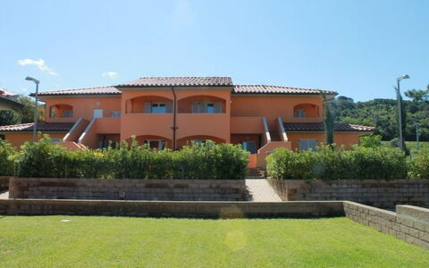 Scarlino Summer Village: Eigendom, Onroerend Goed, Gebouw, Huis, Huis, Landgoed, Villa, Hacienda, Woongebied, Facade