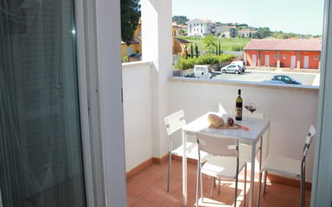 Scarlino Summer Village: Eigendom, Kamer, Gebouw, Huis, Onroerend Goed, Appartement, Meubilair, Interieur Ontwerp, Verdieping, Balkon