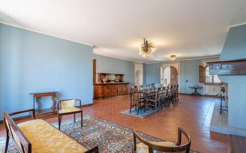 Villa Santa Maria: Kamer, Eigendom, Gebouw, Meubilair, Onroerend Goed, Interieur Ontwerp, Huis, Verdieping, Woonkamer, Plafond