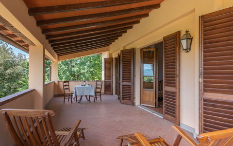 Villa Santa Maria: Eigendom, Gebouw, Onroerend Goed, Huis, Kamer, Huis, Veranda, Hout, Hardwood, Plafond