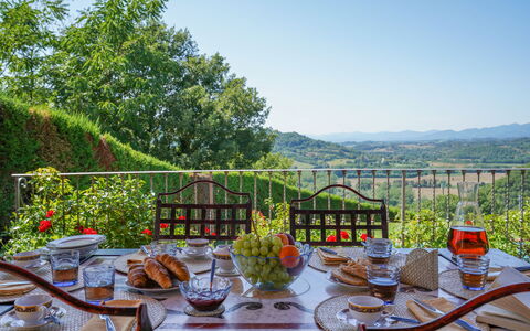 Villa San Lorenzo: Eigendom, Onroerend Goed, Tafel, Huis, Landgoed, Kamer, Restaurant, Landschap, Maaltijd, Gebouw