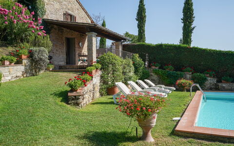 Villa San Lorenzo: Eigendom, Werf, Huis, Gras, Tuin, Backyard, Gazon, Gebouw, Onroerend Goed, Struik