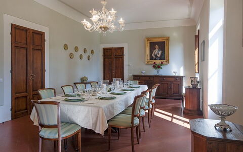 Villa Le Volte: Kamer, Eigendom, Eetkamer, Meubilair, Interieur Ontwerp, Gebouw, Tafel, Plafond, Onroerend Goed, Huis