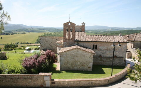 San Martino: Eigendom, Muur, Gebouw, Middeleeuwse Architectuur, Landelijk Gebied, Vestingwerk, Boom, Landschap, Architectuur, Landgoed