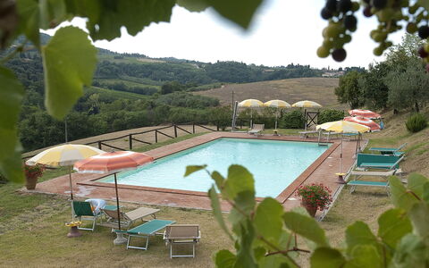 Agriturismo Paterno: Zwembad, Eigendom, Vrije Tijd, Toevlucht, Vakantie, Villa, Schaduw, Boom, Huis, Gebouw