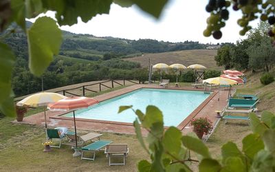 Agriturismo Paterno: Zwembad, Eigendom, Vrije Tijd, Toevlucht, Vakantie, Villa, Schaduw, Boom, Huis, Gebouw