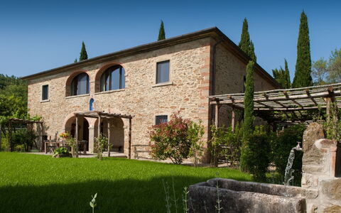 Villa Leopoldina: Lucht, Fabriek, Eigendom, Venster, Gebouw, Deur, Boom, Huis, Land Lot, Verblijf